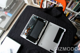 Illustration for article titled MacBook Air Tear Down: Sexy On the Inside Too